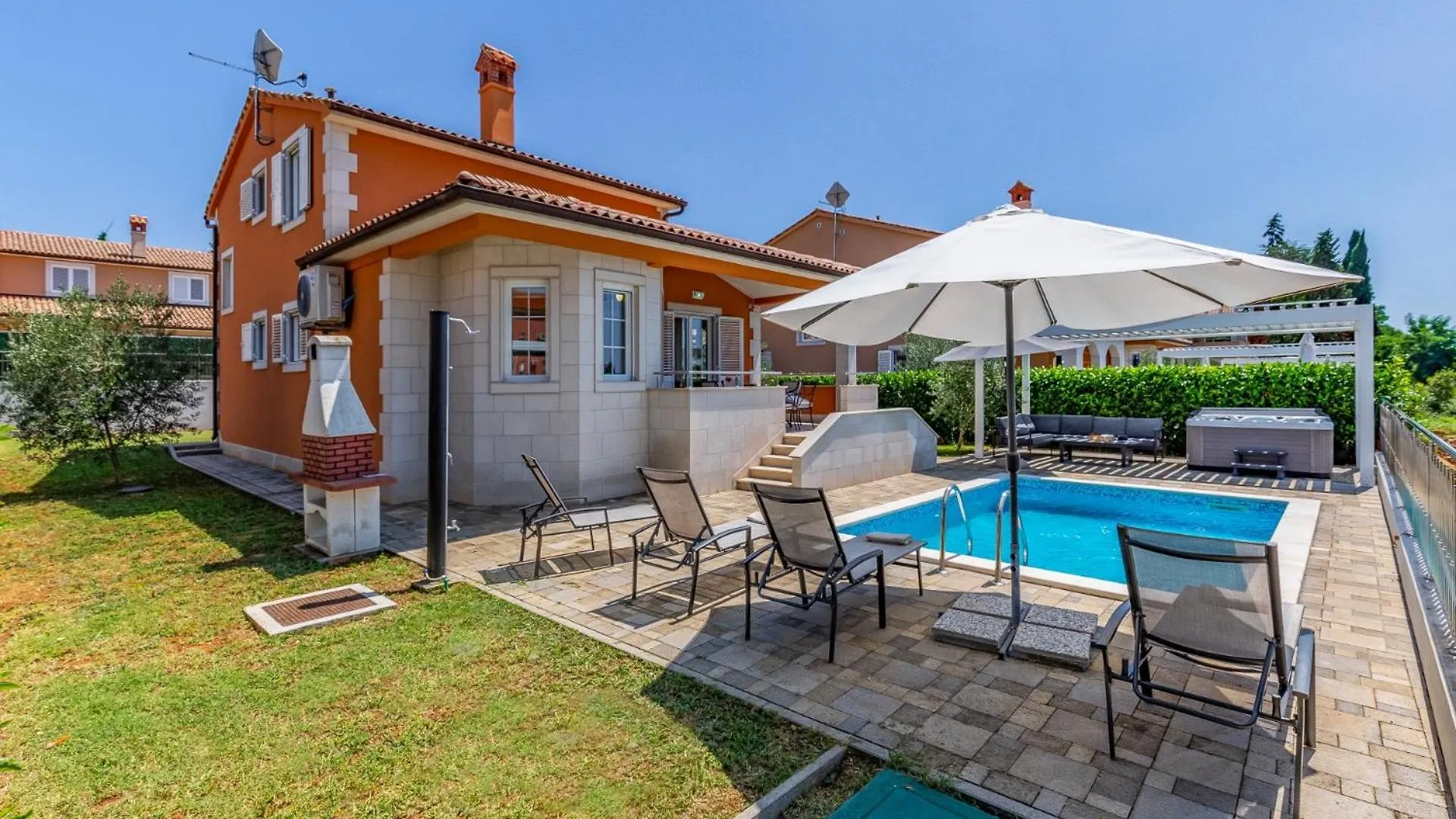 Resort Villas Lotus By Istrabook Pula 0*,  Kroatien