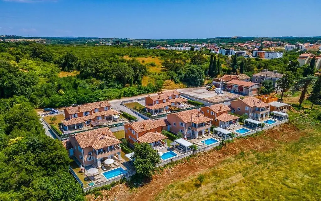 Resort Villas Lotus By Istrabook location